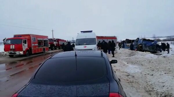 На месте дорожно-транспортного происшествия в Бабынинском районе Калужской области, где произошло опрокидывание пассажирского автобуса На месте дорожно-транспортного происшествия в Бабынинском районе Калужской области, где произошло опрокидывание пассажирского автобуса