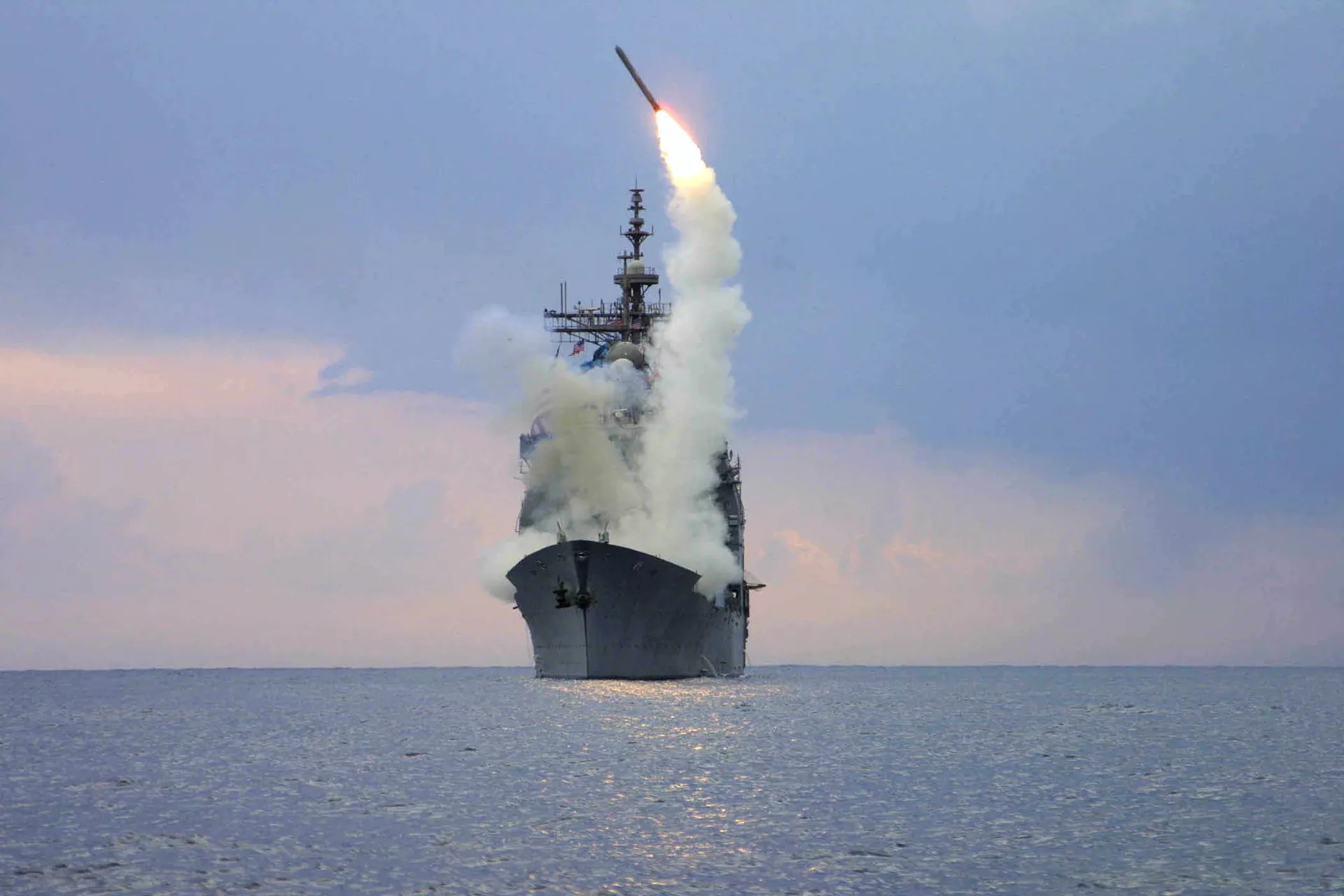 Запуск крылатой ракеты Томагавк с американского военного корабля USS Cape St. George Запуск крылатой ракеты Томагавк с американского военного корабля USS Cape St. George - РИА Новости, 1920, 25.12.2020