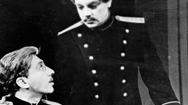 Актеры Ленинградского Большого Драматического театра имени Горького Кирилл Лавров (справа) и Сергей Юрский (слева) в сцене из спектакля по пьесе Антона Чехова Три сестры Актеры Ленинградского Большого Драматического театра имени Горького Кирилл Лавров (справа) и Сергей Юрский (слева) в сцене из спектакля по пьесе Антона Чехова Три сестры