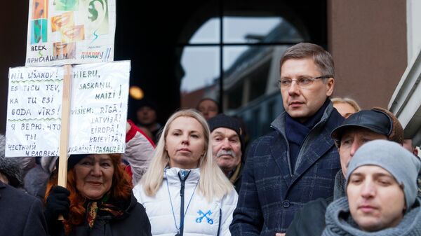 Мэр Риги Нил Ушаков на митинге в свою поддержку на Ратушной площади латвийской столицы. 9 февраля 2019 Мэр Риги Нил Ушаков на митинге в свою поддержку на Ратушной площади латвийской столицы. 9 февраля 2019