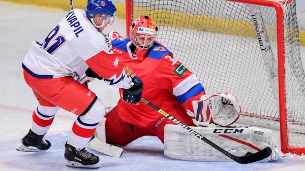 Форвард сборной Чехии Марек Квапил и голкипер сборной России Илья Коновалов Форвард сборной Чехии Марек Квапил и голкипер сборной России Илья Коновалов