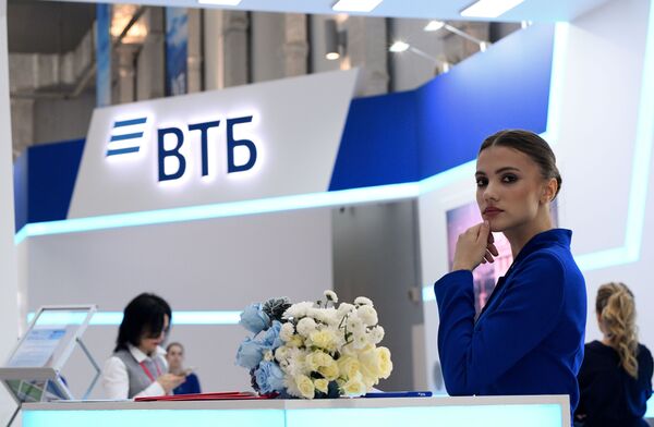 Стенд банка ВТБ на Российском инвестиционном форуме в Сочи Стенд банка ВТБ на Российском инвестиционном форуме в Сочи