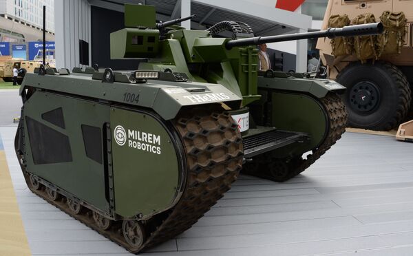 Универсальный тактический робот OPTIO-X20 от компании Nexter Robotics на международной выставке вооружений IDEX-2019 в Абу-Даби Универсальный тактический робот OPTIO-X20 от компании Nexter Robotics на международной выставке вооружений IDEX-2019 в Абу-Даби