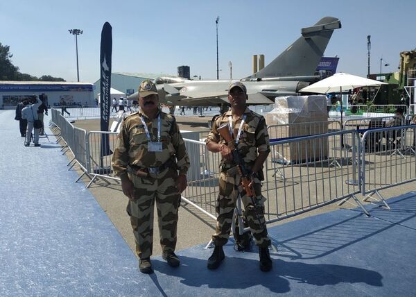 Индийские военнослужащие на выставке Aero India в Бангалоре Индийские военнослужащие на выставке Aero India в Бангалоре