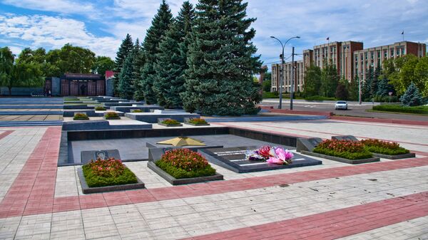 Лидер Приднестровья возложил цветы на могилы советских воинов в Тирасполе
