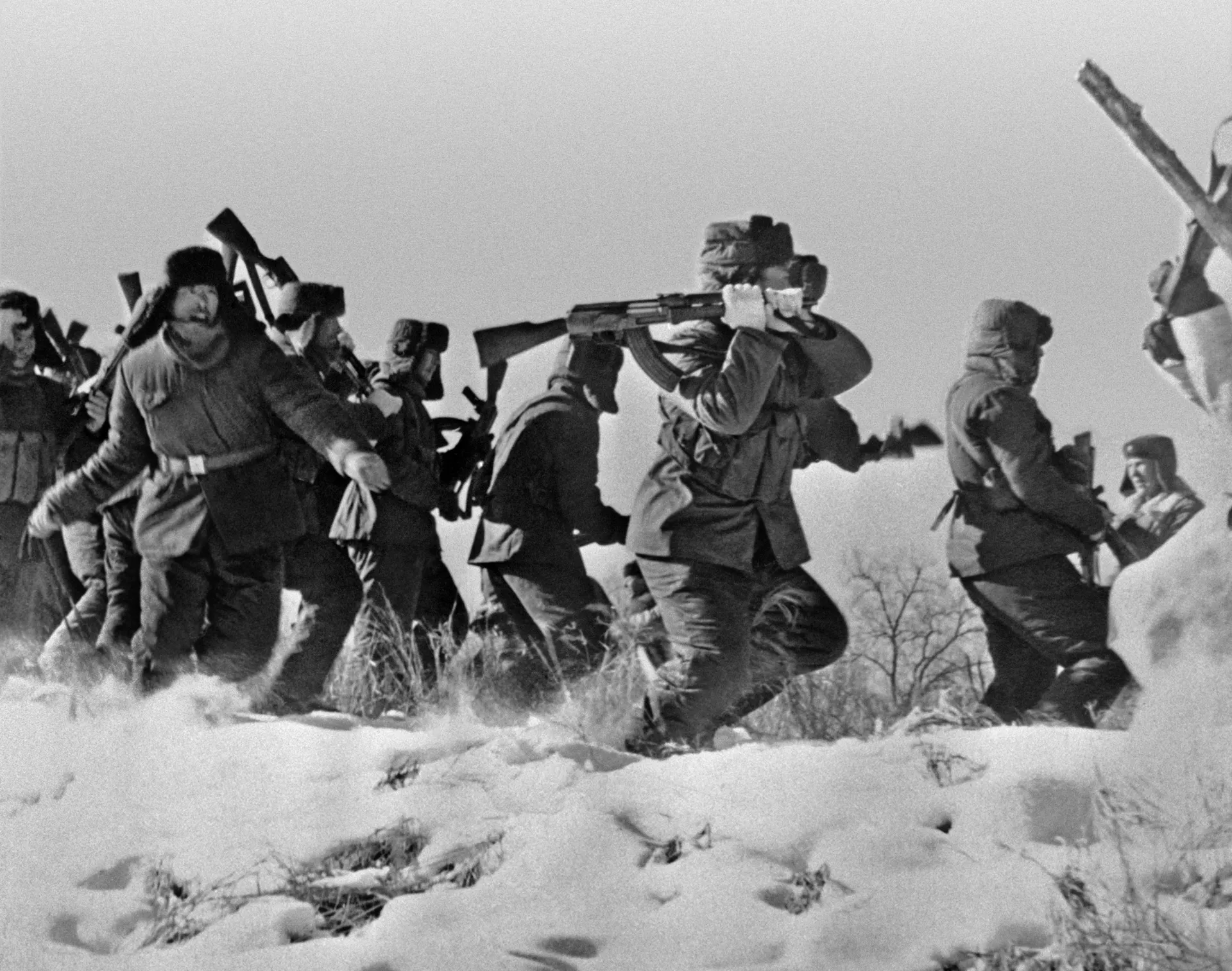 Отряд китайских солдат пытается ворваться на остров Даманский на территории СССР - РИА Новости, 1920, 01.03.2021