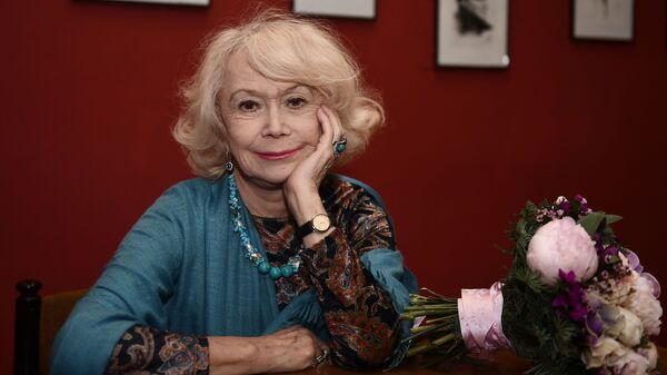 Актриса Светлана Немоляева на церемонии вручения национальной премии кинокритики и кинопрессы Белый слон в Центральном Доме кинематографистов в Москве Актриса Светлана Немоляева на церемонии вручения национальной премии кинокритики и кинопрессы Белый слон в Центральном Доме кинематографистов в Москве