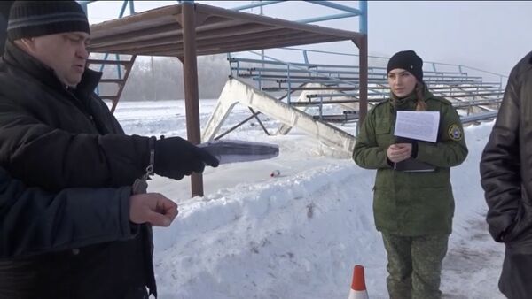 Константин Попов дает показания следователю Екатерине Орловой Константин Попов дает показания следователю Екатерине Орловой