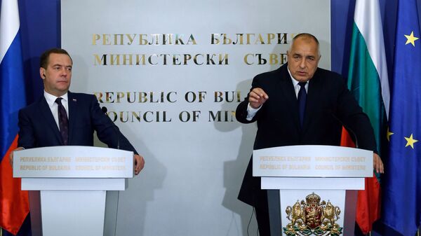 Председатель правительства РФ Дмитрий Медведев и премьер-министр Болгарии Бойко Борисов во время совместного заявления для прессы в Софии Председатель правительства РФ Дмитрий Медведев и премьер-министр Болгарии Бойко Борисов во время совместного заявления для прессы в Софии