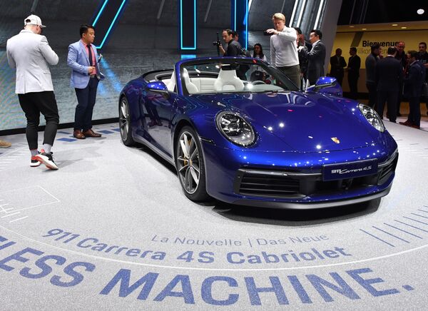 Автомобиль Porsche 911 Carrera 4S Cabriolet на Международном Женевском автосалоне 2019 Автомобиль Porsche 911 Carrera 4S Cabriolet на Международном Женевском автосалоне 2019