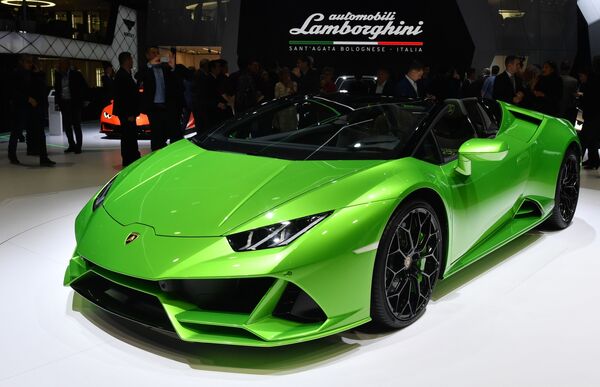 Суперкар Lamborghini Huracan Evo Spyder на Международном Женевском автосалоне 2019 Суперкар Lamborghini Huracan Evo Spyder на Международном Женевском автосалоне 2019