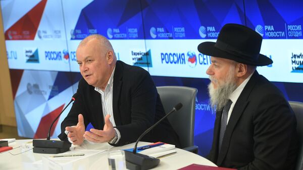 Генеральный директор МИА Россия сегодня Дмитрий Киселев и генеральный директор Еврейского музея и центра толерантности Александр Борода подписали соглашение о долгосрочном сотрудничестве по информационной поддержке историко-культурных проектов музея Генеральный директор МИА Россия сегодня Дмитрий Киселев и генеральный директор Еврейского музея и центра толерантности Александр Борода подписали соглашение о долгосрочном сотрудничестве по информационной поддержке историко-культурных проектов музея
