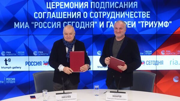 Генеральный директор МИА Россия сегодня Дмитрий Киселев и соучредитель Московской галереи современного искусства Триумф Емельян Захаров на церемонии подписания соглашения о сотрудничестве Генеральный директор МИА Россия сегодня Дмитрий Киселев и соучредитель Московской галереи современного искусства Триумф Емельян Захаров на церемонии подписания соглашения о сотрудничестве