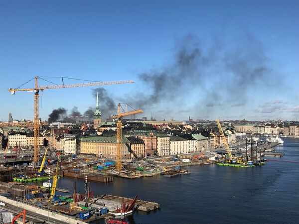 Дым от взорвавшегося автобуса над Стокгольмом, Швеция. 10 марта 2019 Дым от взорвавшегося автобуса над Стокгольмом, Швеция. 10 марта 2019