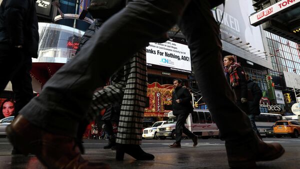 Люди на Таймс-сквер в Нью-Йорке, США 