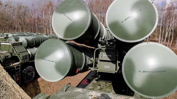 Боевые расчеты новейших зенитных ракетных систем С-400 Триумф 