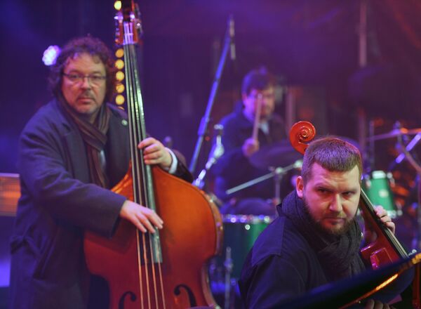 Музыканты СимфоJazz братьев Ивановых выступают на Koktebel Jazz Party фестиваля Крымская весна Музыканты СимфоJazz братьев Ивановых выступают на Koktebel Jazz Party фестиваля Крымская весна