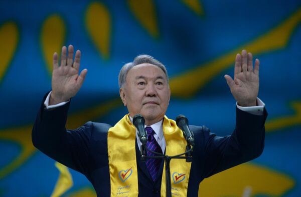 Нурсултан Назарбаев на праздничном концерте в Астане Нурсултан Назарбаев на праздничном концерте в Астане