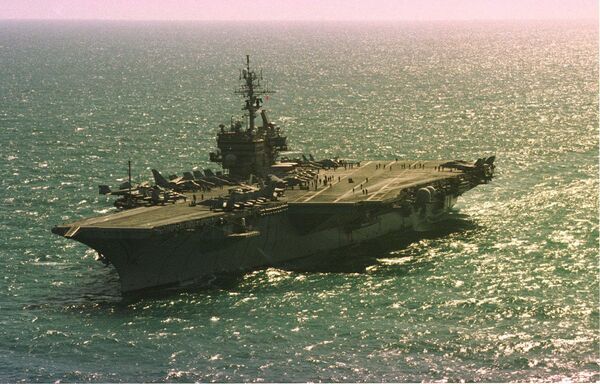 Американский авианосец USS Kitty Hawk Американский авианосец USS Kitty Hawk