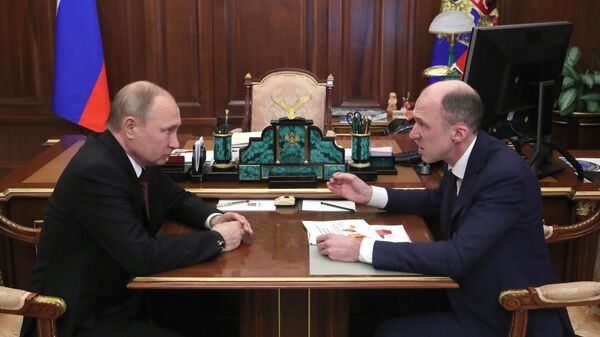 Владимир Путин во время встречи с Олегом Хорохординым, в ходе которой информировал о своём решении назначить его временно исполняющим обязанности Главы Республики Алтай. 20 марта 2019 Владимир Путин во время встречи с Олегом Хорохординым, в ходе которой информировал о своём решении назначить его временно исполняющим обязанности Главы Республики Алтай. 20 марта 2019