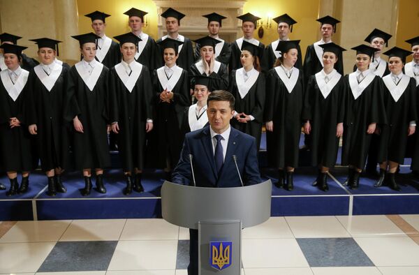 Кандидат в президенты Украины Владимир Зеленский во время съемок шоу Слуга народа в Киеве Кандидат в президенты Украины Владимир Зеленский во время съемок шоу Слуга народа в Киеве