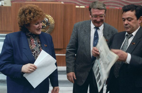 Правозащитник Галина Васильевна Старовойтова на I Съезде народных депутатов РСФСР Правозащитник Галина Васильевна Старовойтова на I Съезде народных депутатов РСФСР