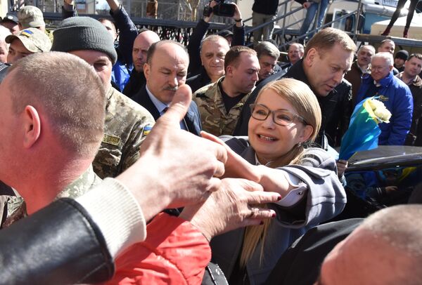 Кандидат в президенты Украины Юлия Тимошенко во время встречи с избирателями в Червонограде Кандидат в президенты Украины Юлия Тимошенко во время встречи с избирателями в Червонограде