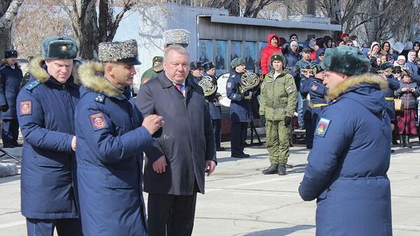 Командир отдельной бригады спецназа ЦВО полковник Альберт Омаров и глава комитета по обороне Госдумы Владимир Шаманов на вручении наград в Тольятти. 26 марта 2019 Командир отдельной бригады спецназа ЦВО полковник Альберт Омаров и глава комитета по обороне Госдумы Владимир Шаманов на вручении наград в Тольятти. 26 марта 2019