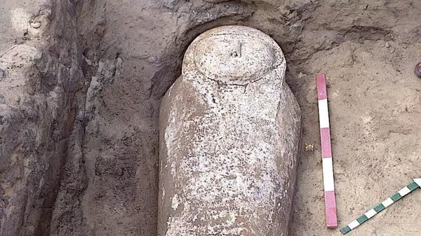 Саркофаг, найденный в древней каменоломне рядом с Каиром