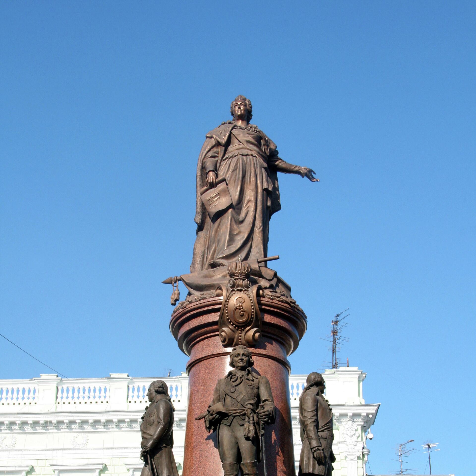 Памятник екатерине 2 в москве фото