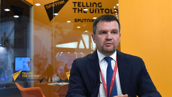 Заместитель председателя правительства РФ Максим Акимов на стенде международного информационного агентства и радио Sputnik на международном арктическом форуме Арктика – территория диалога Заместитель председателя правительства РФ Максим Акимов на стенде международного информационного агентства и радио Sputnik на международном арктическом форуме Арктика – территория диалога