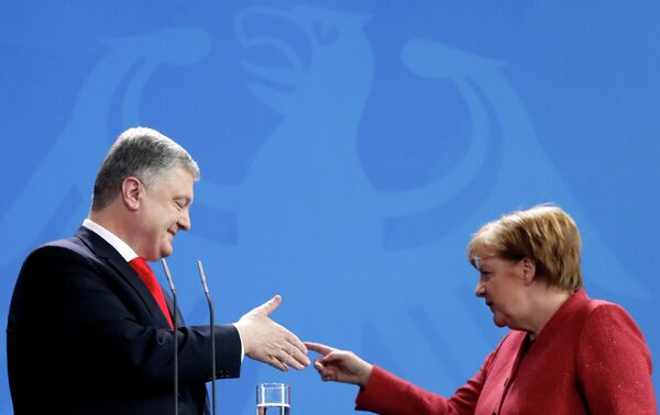 Президент Украины Петр Порошенко и канцлер Германии Ангела Меркель во время пресс-конференции в Берлине. 12 апреля 2019 Президент Украины Петр Порошенко и канцлер Германии Ангела Меркель во время пресс-конференции в Берлине. 12 апреля 2019