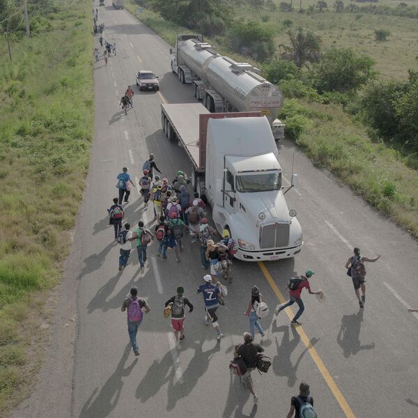 The Migrant Caravan фотографа Pieter Ten Hoopen, занявшего первое место в категории Story of the Year в фотоконкурсе World Press Photo 2019 The Migrant Caravan фотографа Pieter Ten Hoopen, занявшего первое место в категории Story of the Year в фотоконкурсе World Press Photo 2019