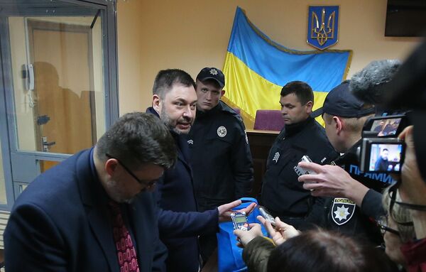 Руководитель портала РИА Новости Украина Кирилл Вышинский в Подольском районном суде Киева. 15 апреля 2019