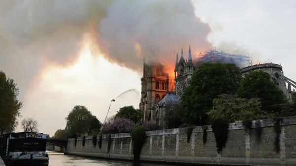 Пожар в соборе Нотр-Дам-де-Пари в Париже, Франция. 15 апреля 2019 