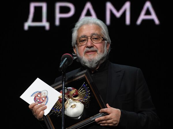 Лауреат российской национальной театральной премии Золотая Маска в номинации Драма. Спектакль большой формы Лев Додин Лауреат российской национальной театральной премии Золотая Маска в номинации Драма. Спектакль большой формы Лев Додин