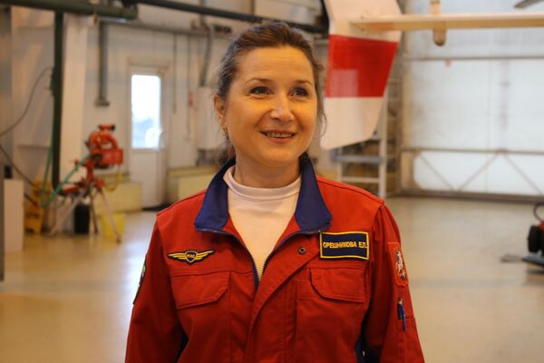 Екатерина Орешникова - первая и пока единственная женщина в России, которая пилотирует санитарный вертолет Екатерина Орешникова - первая и пока единственная женщина в России, которая пилотирует санитарный вертолет