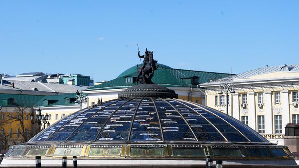 Фонтан Часы Мира на Манежной площади в Москве Фонтан Часы Мира на Манежной площади в Москве