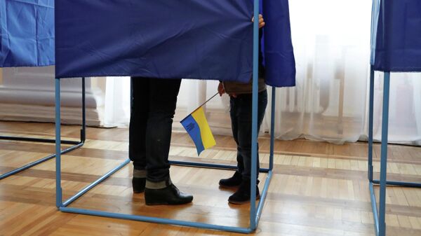 Голосование во втором туре президентских выборов на избирательном участке в Киеве, Украина. 21 апреля 2019 Голосование во втором туре президентских выборов на избирательном участке в Киеве, Украина. 21 апреля 2019