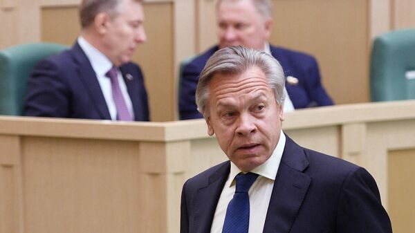 Председатель комиссии Совета Федерации РФ по информационной политике Алексей Пушков на заседании Совета Федерации РФ. 22 апреля 2019 Председатель комиссии Совета Федерации РФ по информационной политике Алексей Пушков на заседании Совета Федерации РФ. 22 апреля 2019