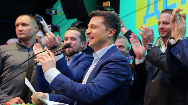 Владимир Зеленский во время объявления первых итогов голосования второго тура выборов президента Украины Владимир Зеленский во время объявления первых итогов голосования второго тура выборов президента Украины