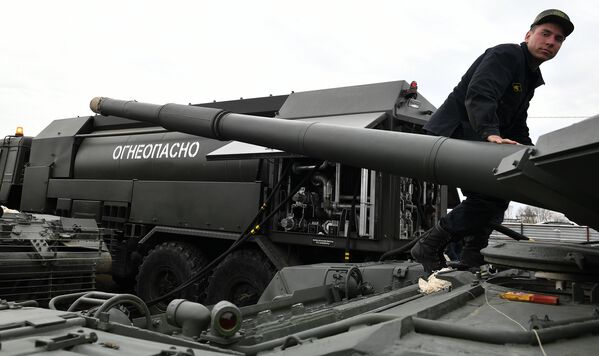 Военная техника, которую доставили в Москву с полигона Алабино для участия в параде Победы на Красной площади 9 мая Военная техника, которую доставили в Москву с полигона Алабино для участия в параде Победы на Красной площади 9 мая