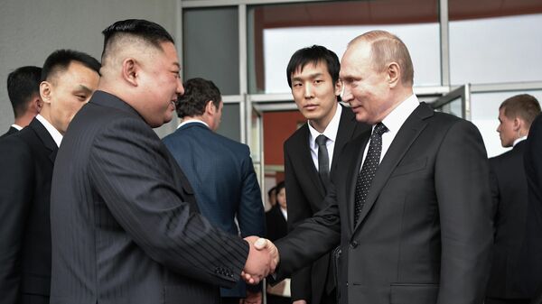 Президент РФ Владимир Путин и председатель Госсовета КНДР Ким Чен Ын во время встречи во Владивостоке. 25 апреля 2019 Президент РФ Владимир Путин и председатель Госсовета КНДР Ким Чен Ын во время встречи во Владивостоке. 25 апреля 2019