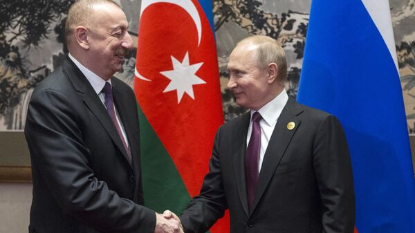 Президент РФ Владимир Путин и президент Азербайджана Ильхам Алиев во время встречи на полях второго форума международного сотрудничества Один пояс - один путь в Пекине Президент РФ Владимир Путин и президент Азербайджана Ильхам Алиев во время встречи на полях второго форума международного сотрудничества Один пояс - один путь в Пекине
