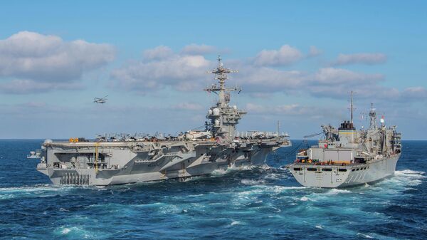 Авианосец Авраам Линкольн и вспомогательный корабль обеспечения USNS Arctic Авианосец Авраам Линкольн и вспомогательный корабль обеспечения USNS Arctic