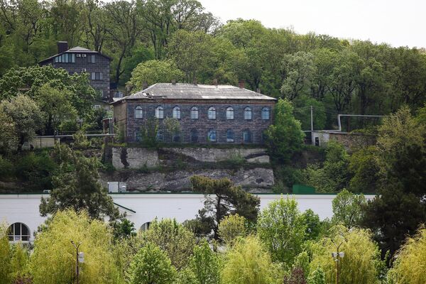 Село Абрау-Дюрсо на берегу озера Абрау в Краснодарском крае Село Абрау-Дюрсо на берегу озера Абрау в Краснодарском крае