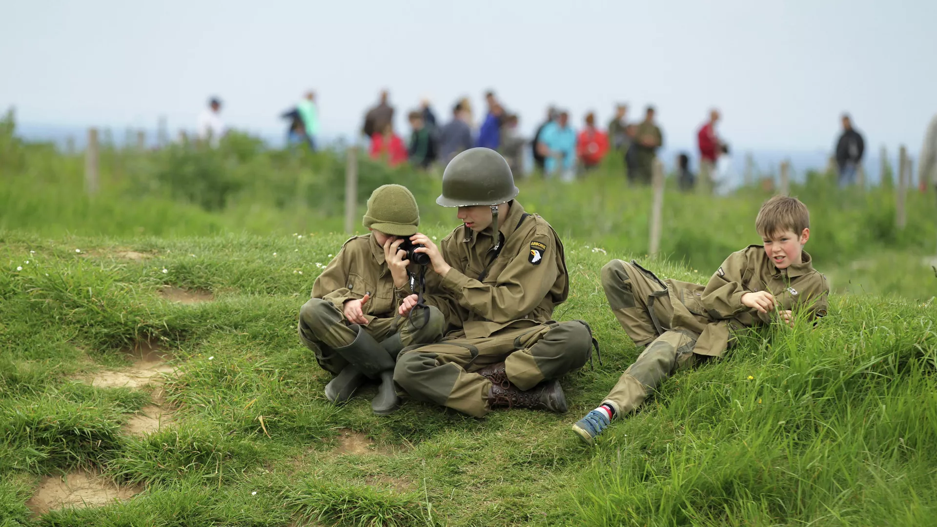 Дети в солдатской форме в Криквиль-ан-Бессен в Нормандии - РИА Новости, 1920, 08.05.2019