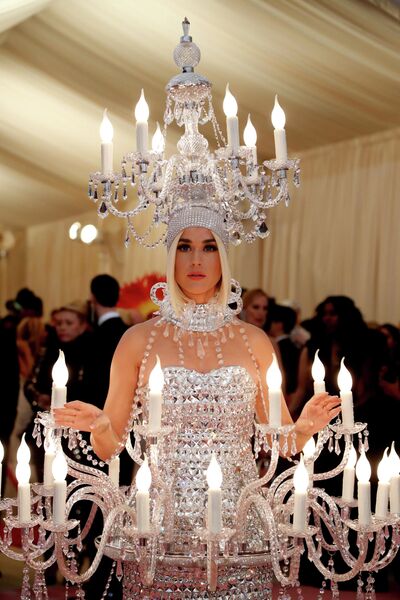 Певица Кэти Перри на благотворительном балу Института костюма Met Gala 2019 в Нью-Йорке Певица Кэти Перри на благотворительном балу Института костюма Met Gala 2019 в Нью-Йорке