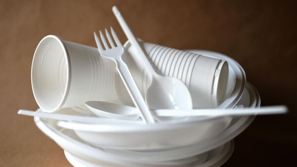В Белоруссии хотят запретить пластиковую посуду в общепите