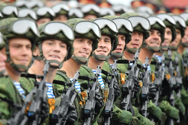 Военнослужащие 331-го гвардейского парашютно-десантного полка на военном параде на Красной площади, посвящённом 74-й годовщине Победы в Великой Отечественной войне Военнослужащие 331-го гвардейского парашютно-десантного полка на военном параде на Красной площади, посвящённом 74-й годовщине Победы в Великой Отечественной войне